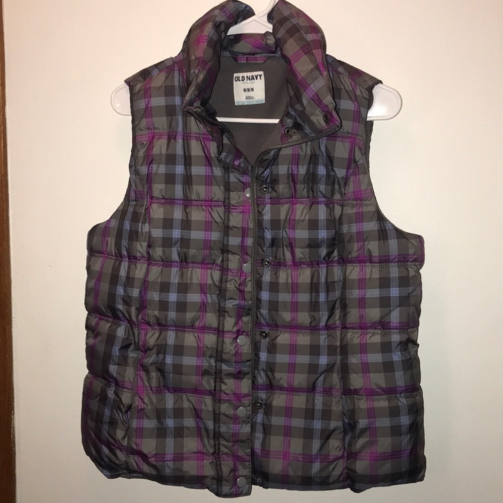 Old navy Puffer Vest. 💜💙 Perfect for winter! ❄️